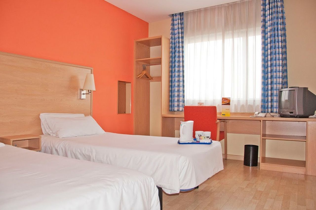 Travelodge Barcelona Fira L'Hospitalet de Llobregat Luaran gambar