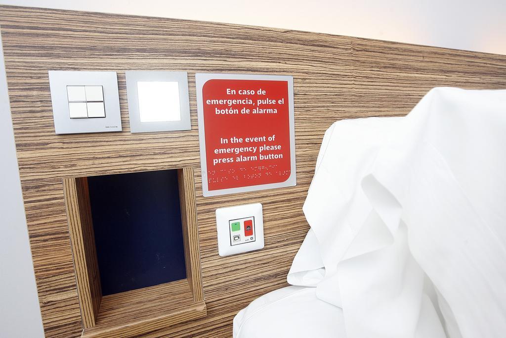 Travelodge Barcelona Fira L'Hospitalet de Llobregat Luaran gambar